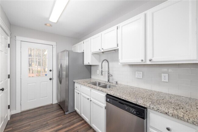 Foto del edificio - 4056 Coopers Hill Dr SE