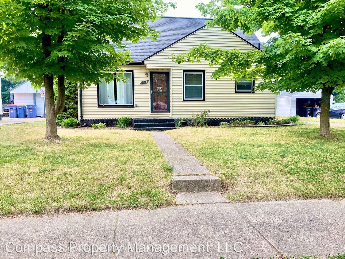 3 br, 1.5 bath House 1244 Kelsey St NE House Rental in Grand Rapids