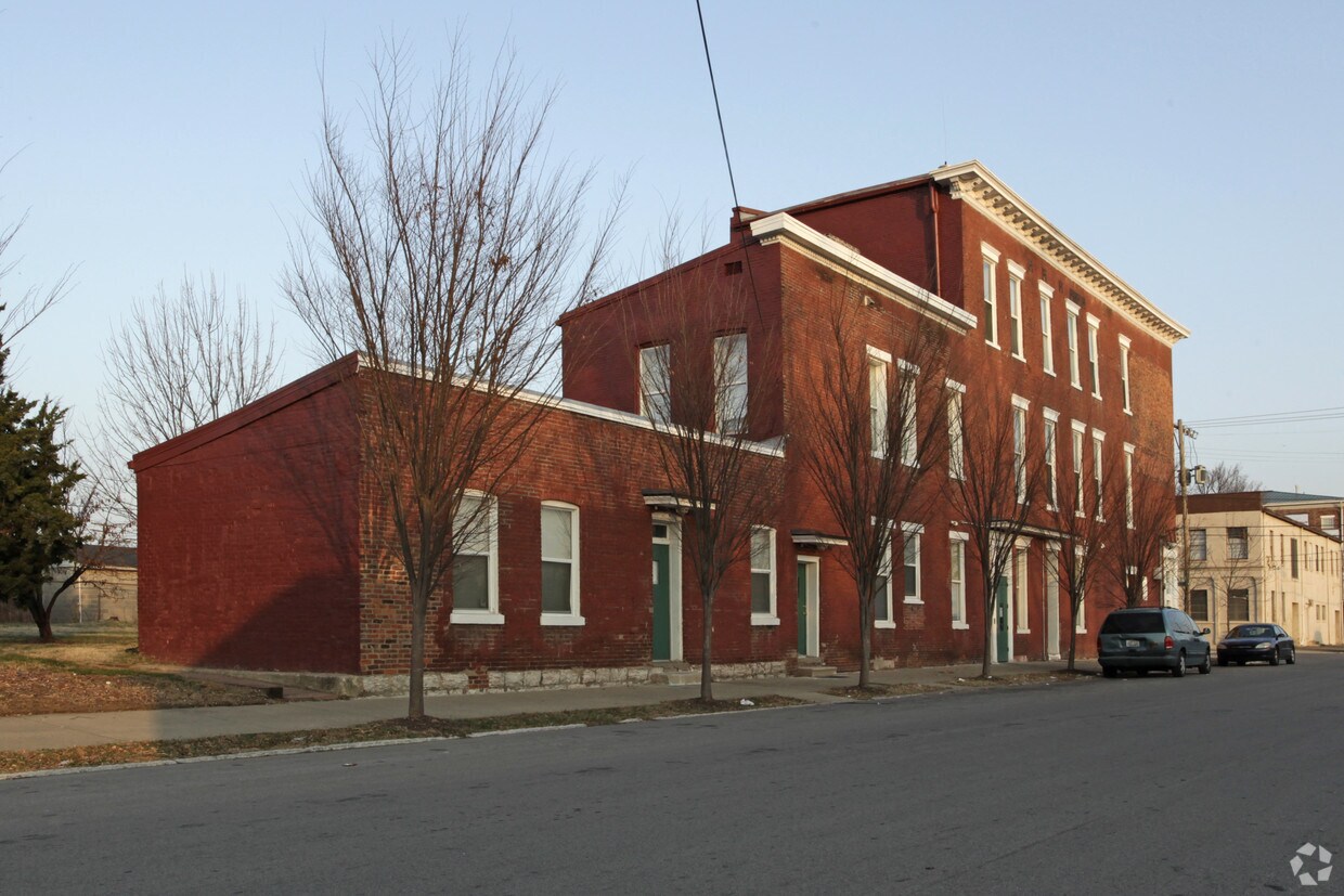 Building Photo - 1700 Rowan St