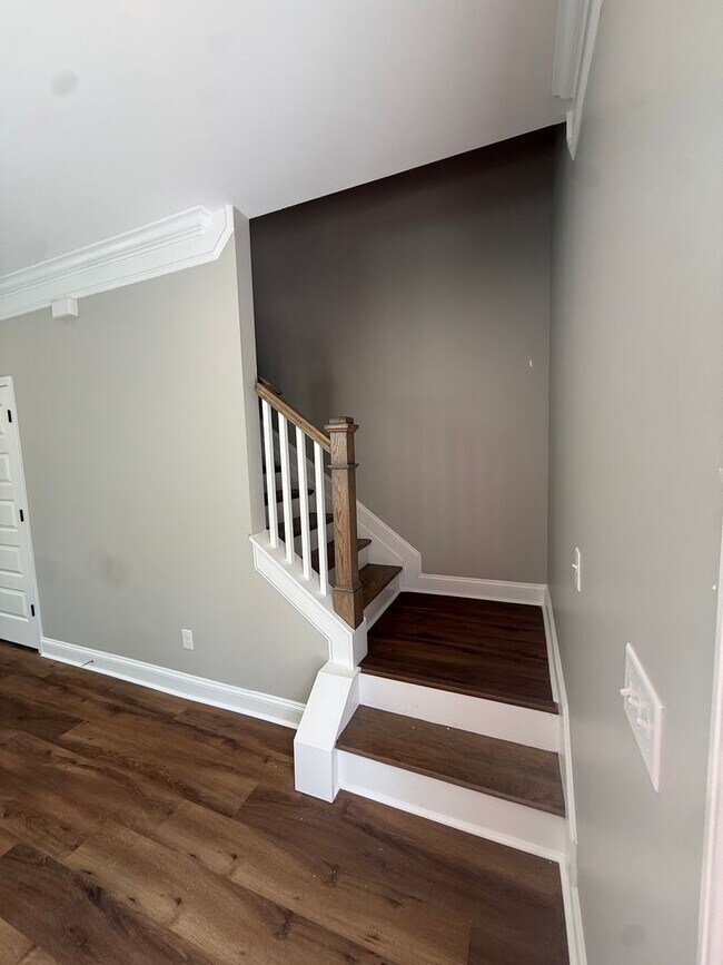 Building Photo - 408 S Gregg St
