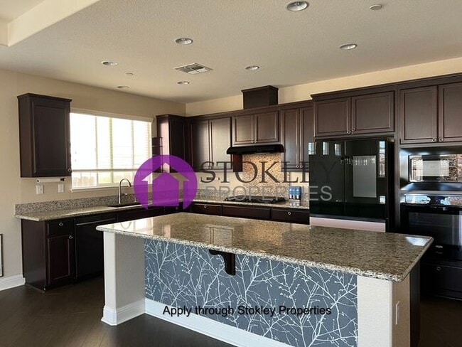 Building Photo - 2037 Aragon Dr