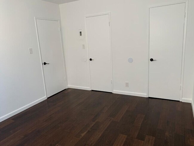 Foto del edificio - 8843 Alcott St