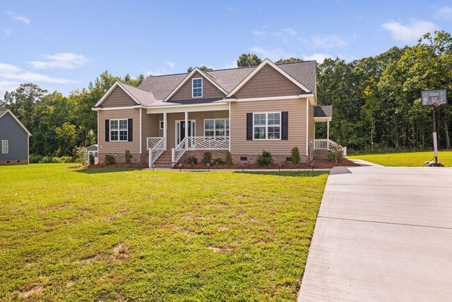 Building Photo - Charming Rental Home on a Spacious Lot