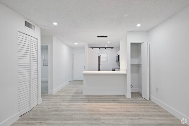 2 BR 2 BA 932 SQ FT - Kitchen - 5525 SW 41 St