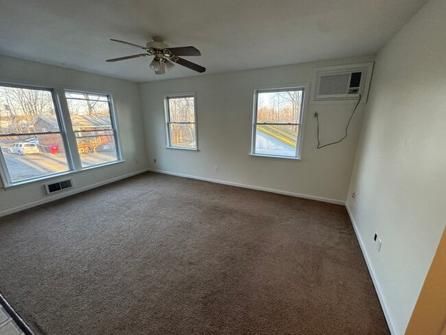 Living - 439 Baron Rd