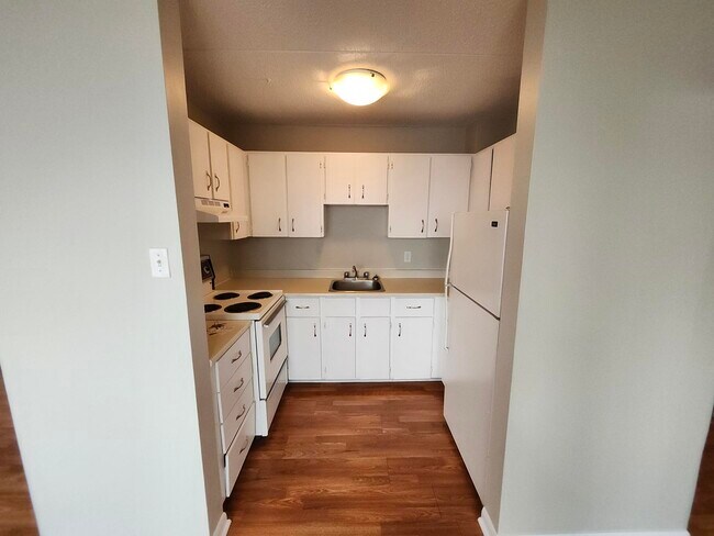 Building Photo - 411 Ellerdale St