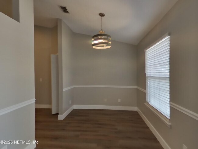 Building Photo - 84092 St James Ct