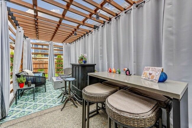 Building Photo - 4425 30th Dr SE