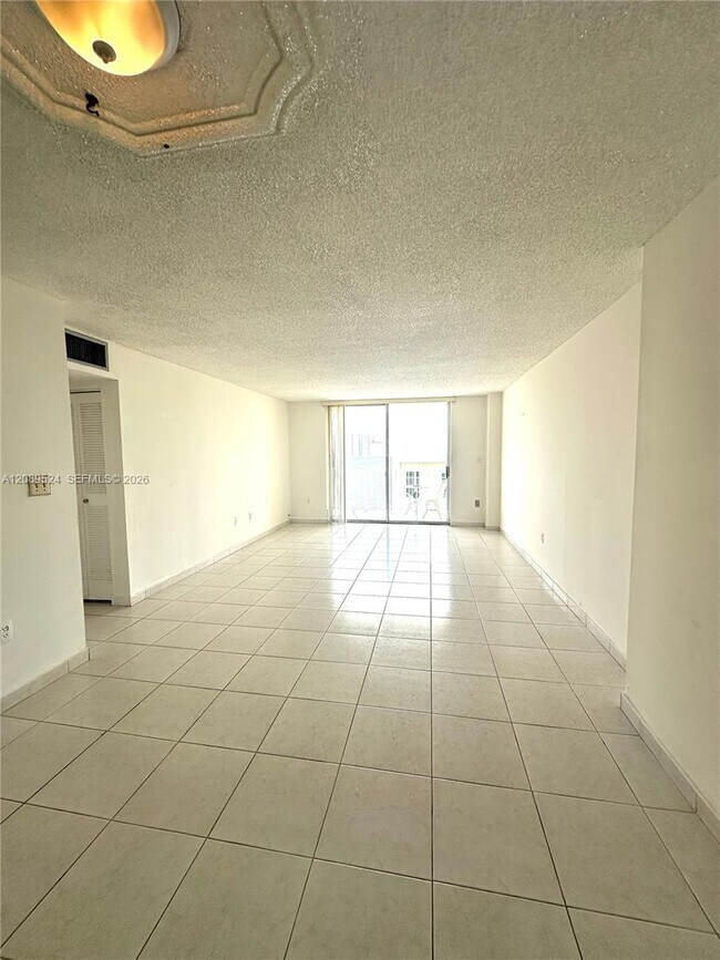Foto del edificio - 4675 W 18th Ct