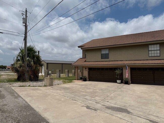 Foto del edificio - 737 Lago Vista Dr