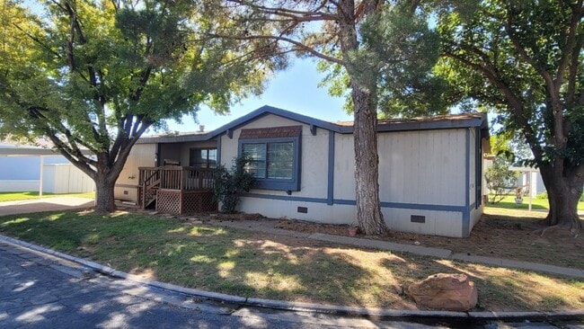 Building Photo - DOUBLE WIDE  IN COMMANDER'S PALACE