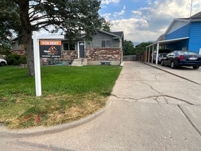 Building Photo - 1124 Vitt Dr