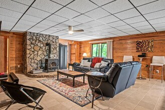 Building Photo - 410 Dogwood Ln