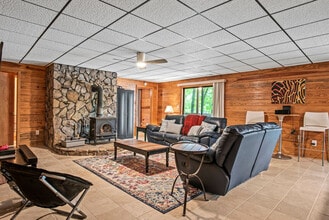Building Photo - 410 Dogwood Ln