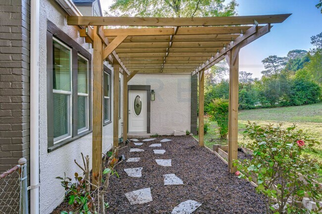 Building Photo - 2903 Trenholm Rd