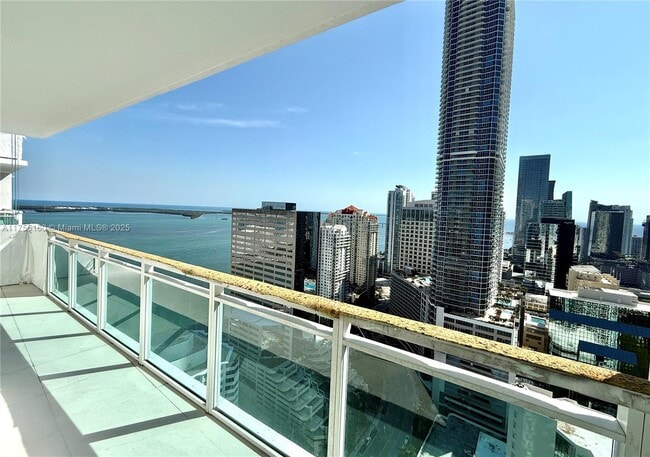 Foto del edificio - 950 Brickell Bay Dr