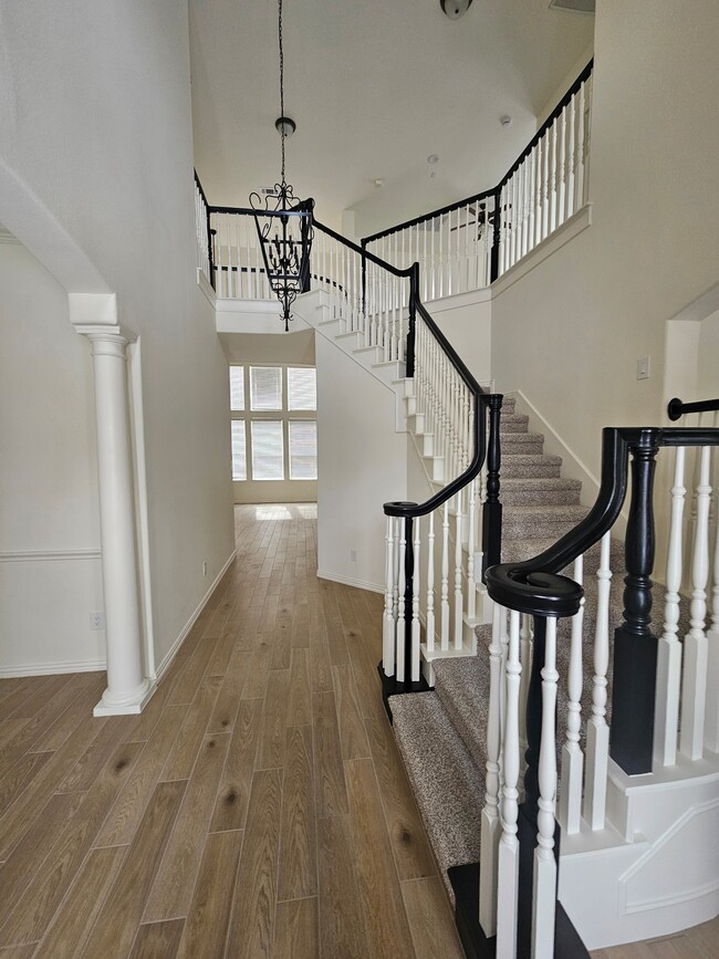 Building Photo - 1732 Auburn Dr