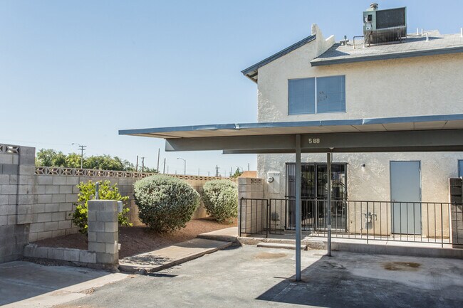 Foto del edificio - Great 2 Bedroom 1.5 Bath Townhome in Henderson