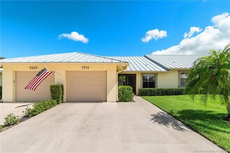 Building Photo - 7711 SE Sugar Sand Cir