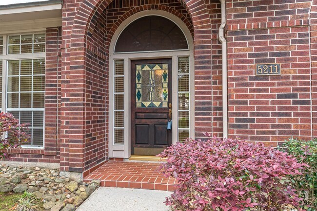 Foto del edificio - 5211 High Glen Ct