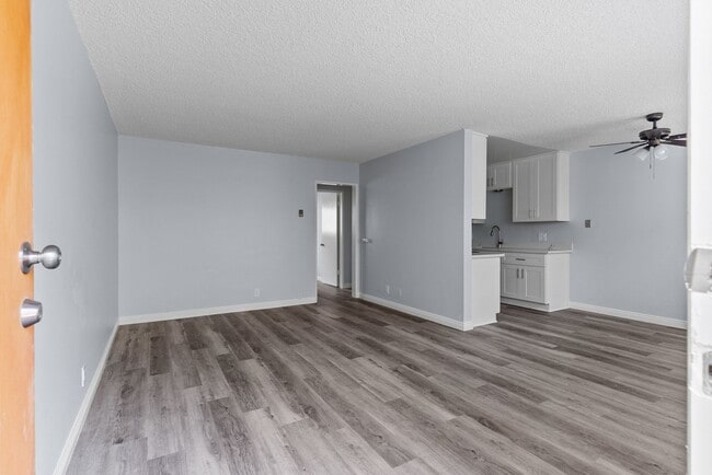 Building Photo - 425 Gaviota Ave