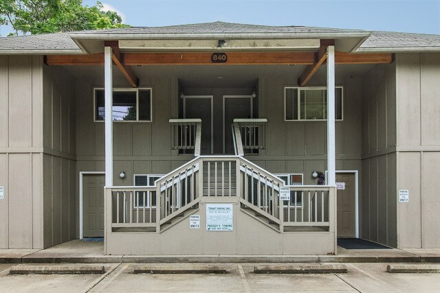 Building Photo - 840 W 4th Aly