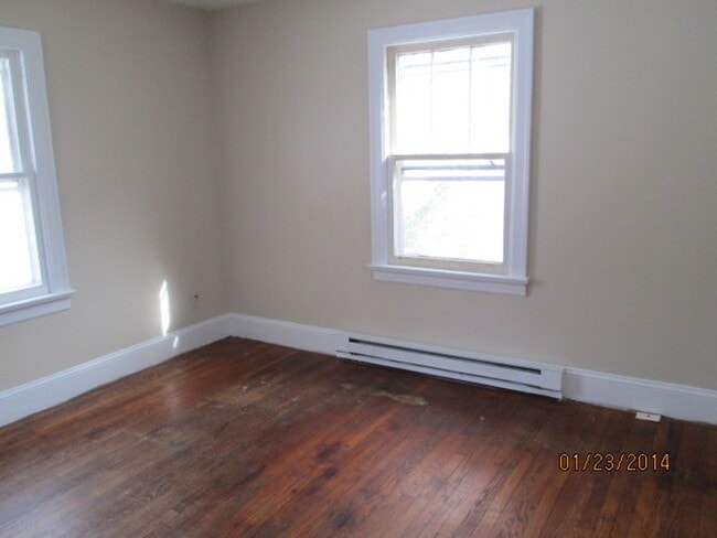 Building Photo - 3 bedroom home on 5 acres