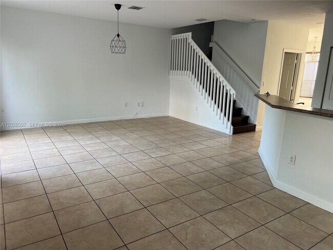 Building Photo - 2555 SW 147 Path