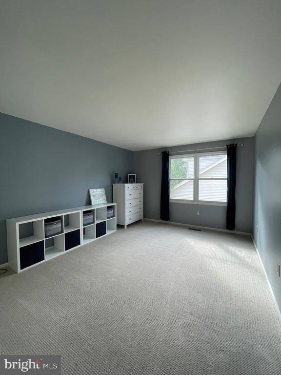 Building Photo - 235 Freeland Dr
