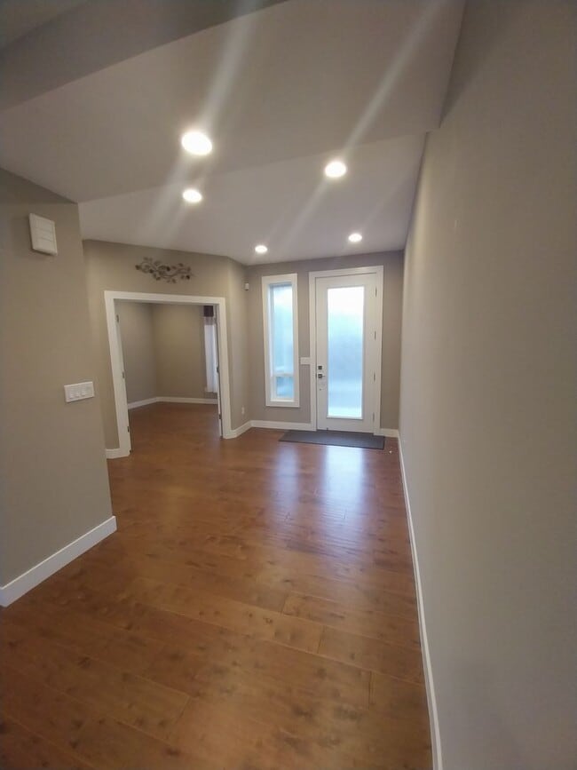 Building Photo - Amazing 4 beds/ 2.5 baths house in North Benson Hill/Renton.