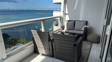 Building Photo - 1717 N Bayshore Dr