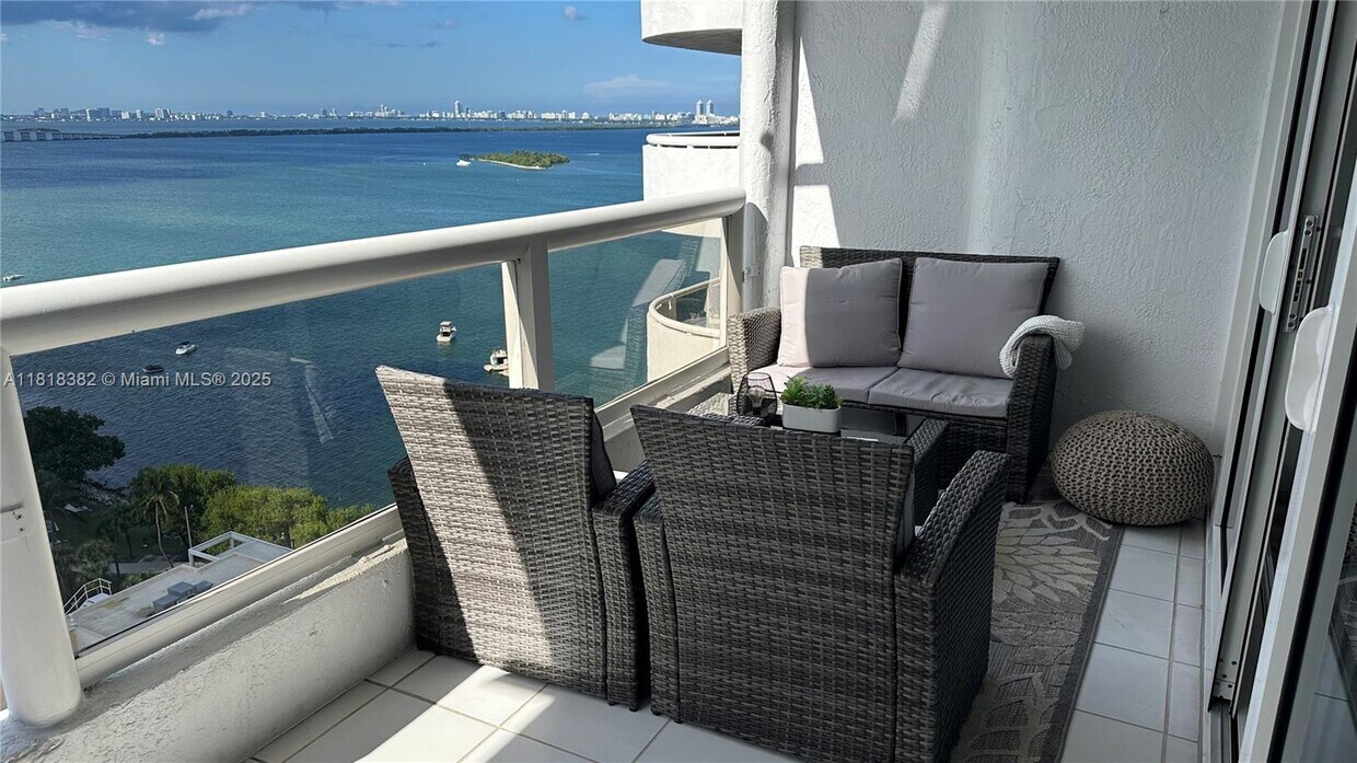 Foto principal - 1717 N Bayshore Dr