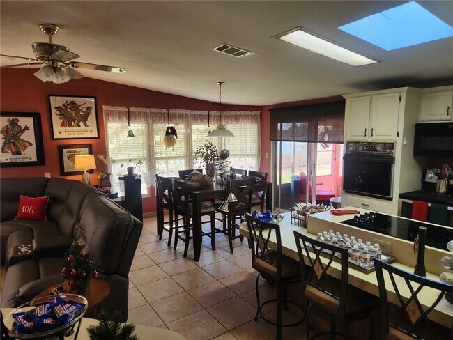 Foto del edificio - 24921 Pine Hill