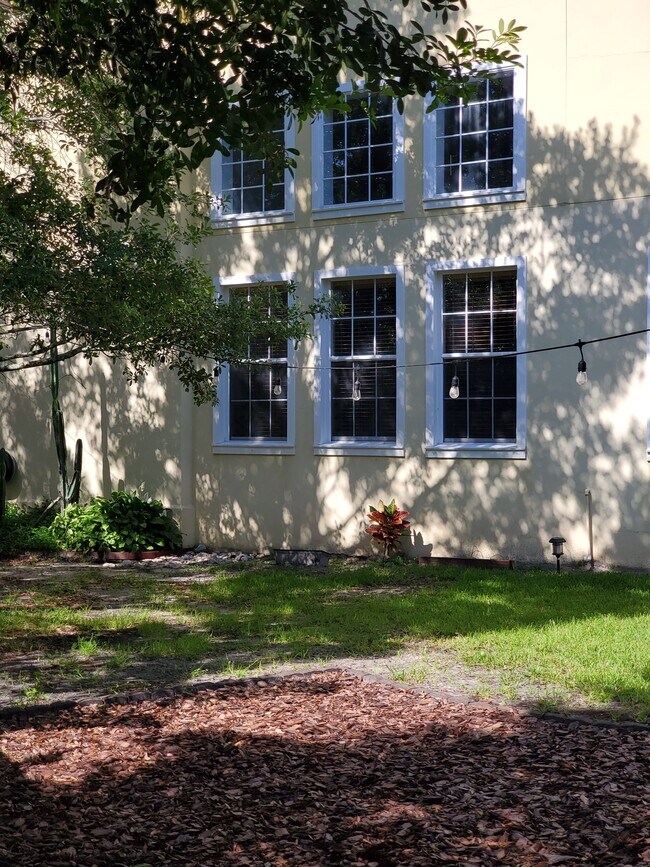 Foto del edificio - 4062 Markham Pl