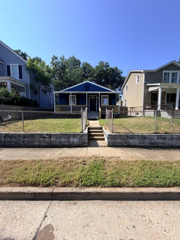 Foto del edificio - 611 Hazelhurst Ave