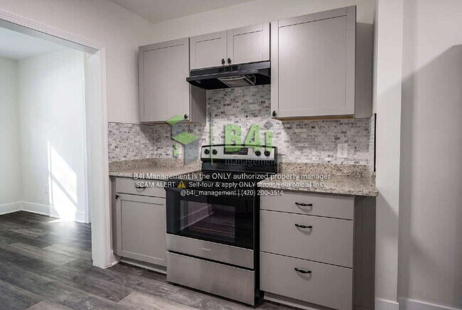 Foto del edificio - 1418 E 10th St