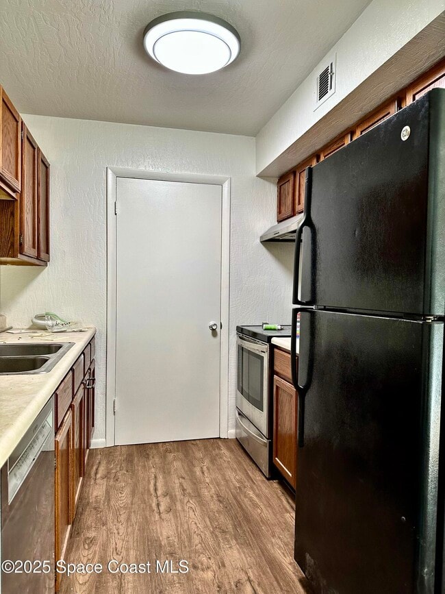 Building Photo - 2130 Forest Knoll Dr NE