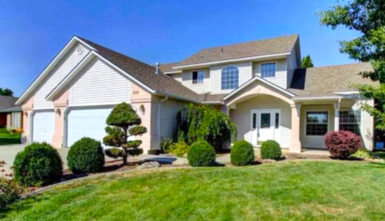 Primary Photo - 4 Bedroom Available now in Meridian