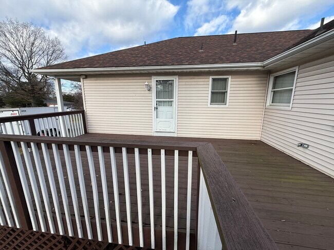 Foto del edificio - 49 Orris Ave