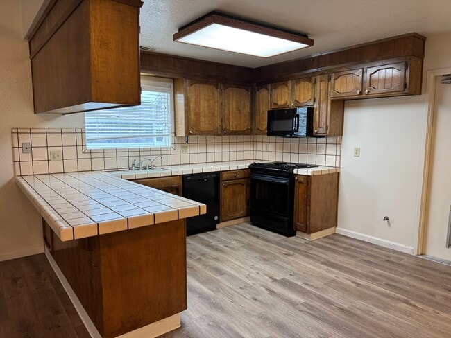 Building Photo - Large Three Bed, Two Bath Home in Stonewood Estates