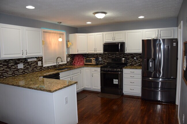 Foto principal - 27 Georgetown Dr