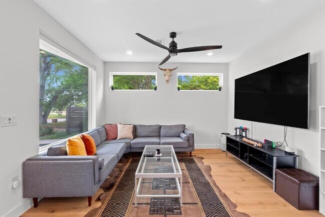 Foto del edificio - 1023 E 45th St
