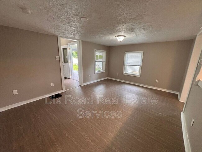 Foto del edificio - 829 Steele Ave