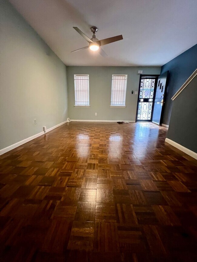 Foto del edificio - Stunning 3-Bedroom Townhome in Powelton Village! Available mid-August!