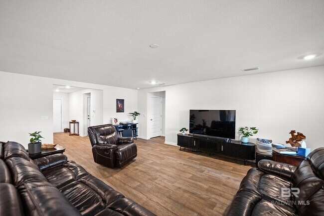 Foto del edificio - 3079 Camino Real Lp