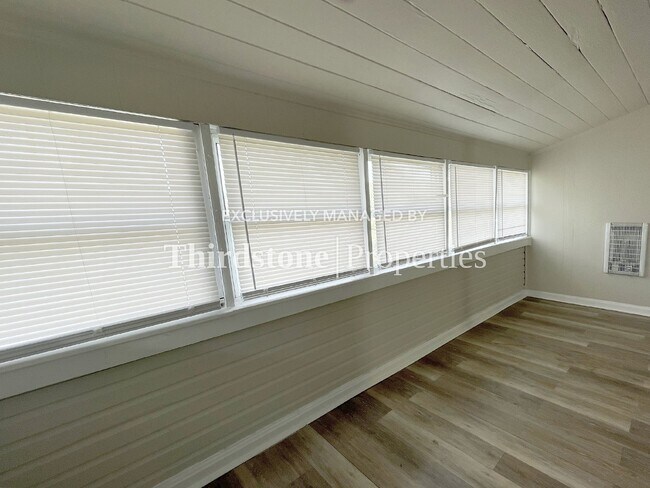 Foto del edificio - 318 E 19th St
