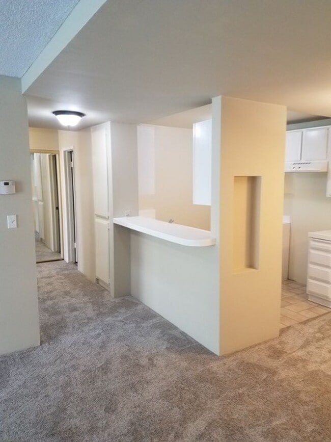 Building Photo - One Bedroom One bath at fabulous Horn Plaz...