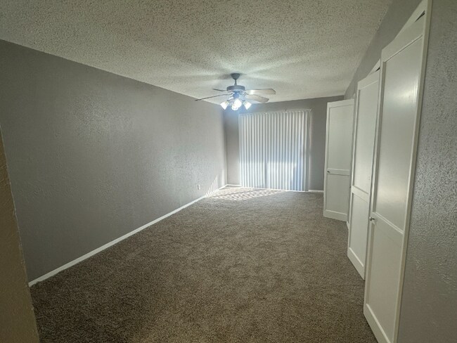 Foto del edificio - 2114 E Marshall Ave