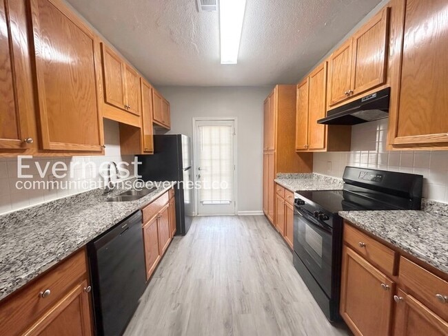 Foto del edificio - 8669 Thomas Rd