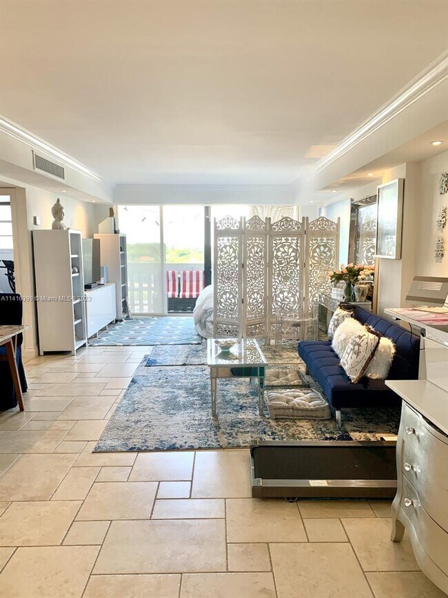 Foto del edificio - 90 Edgewater Dr